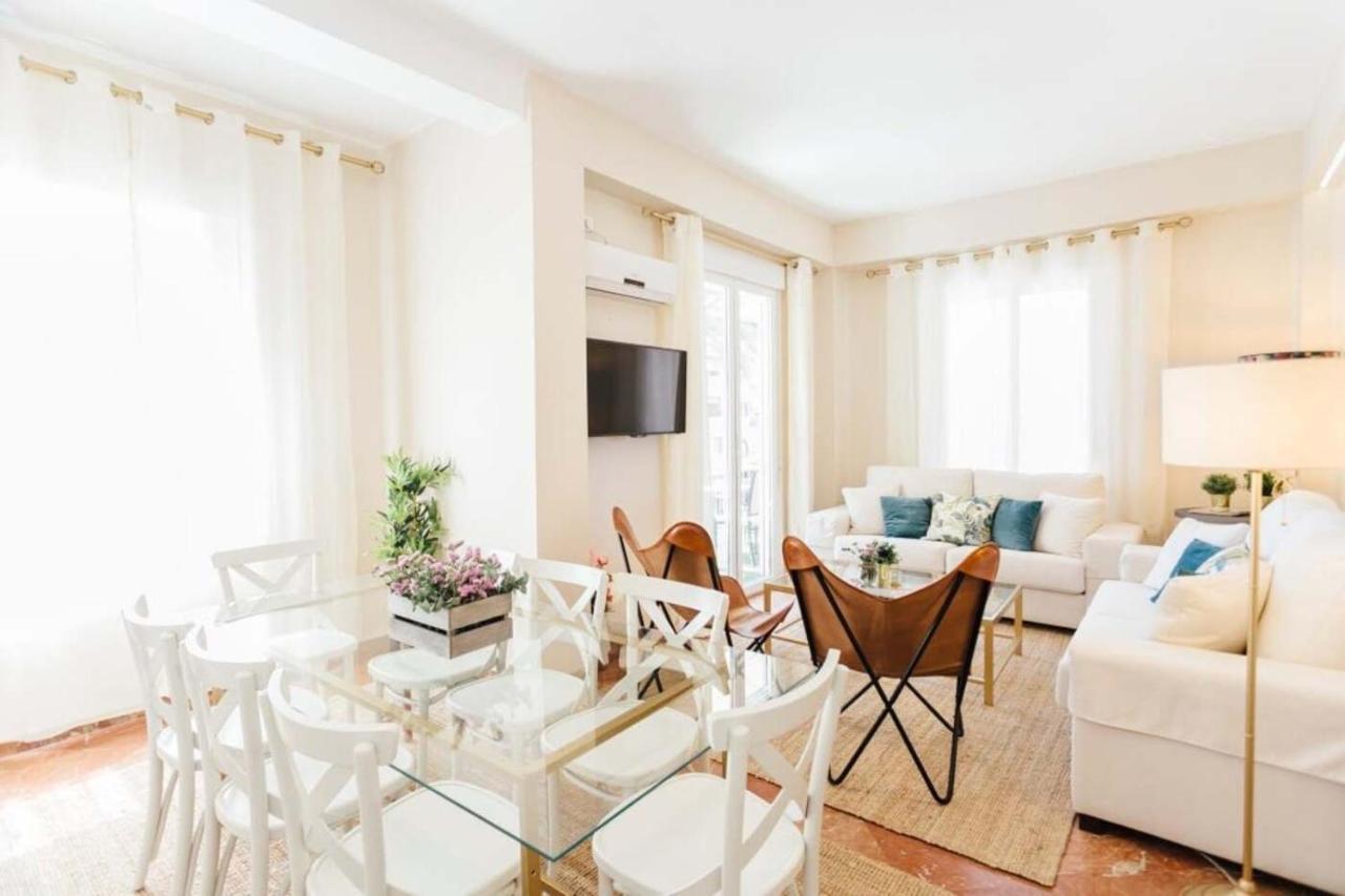 Stylish And Wide- 3Bdr 3Bth- Los Remedios Seville Luaran gambar