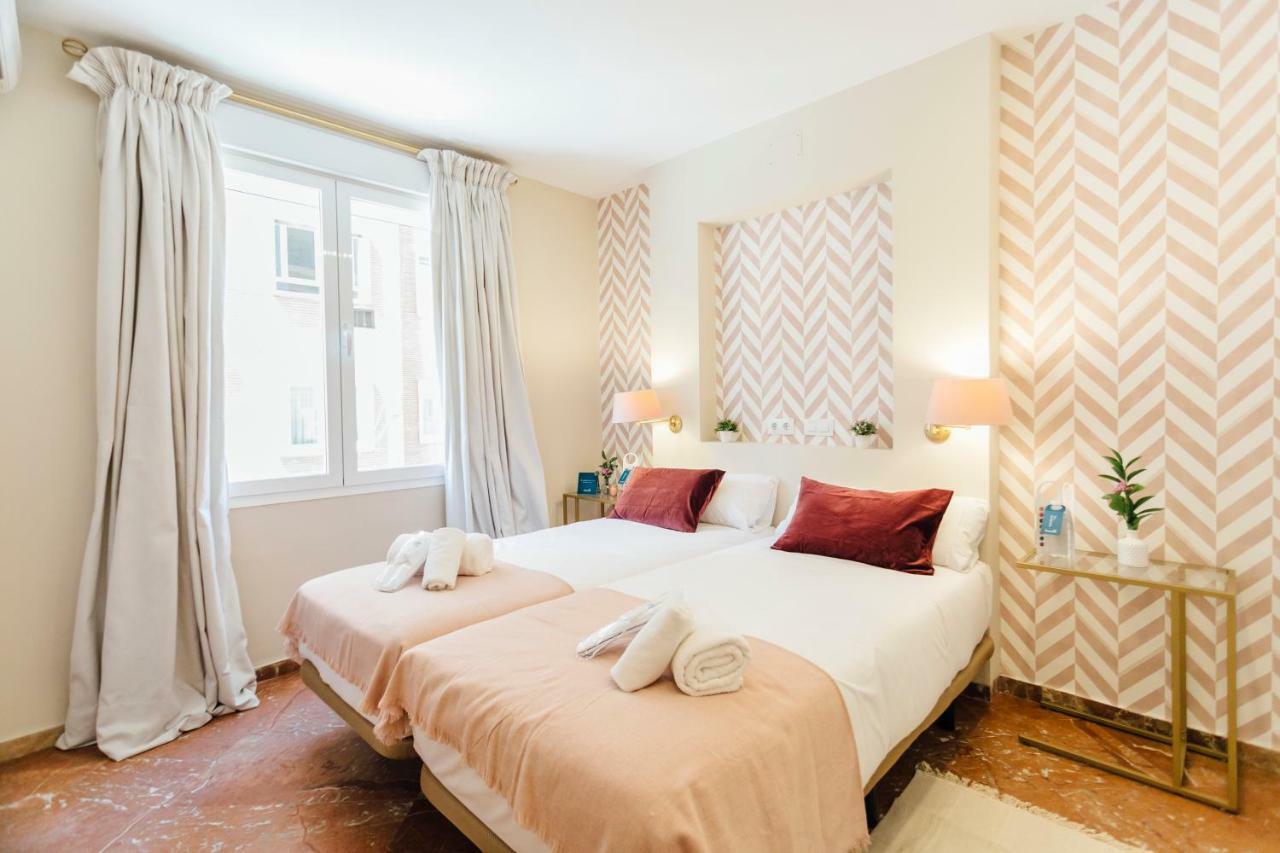 Stylish And Wide- 3Bdr 3Bth- Los Remedios Seville Luaran gambar