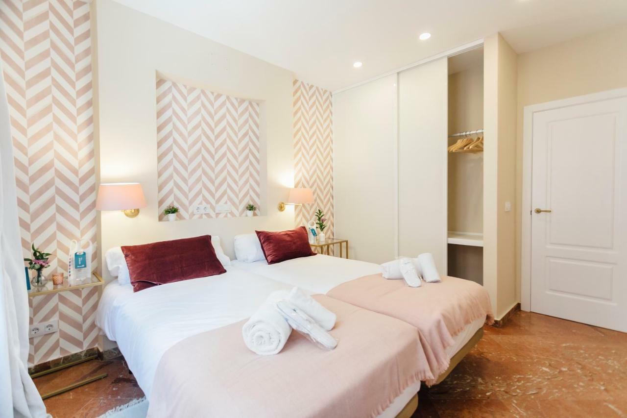 Stylish And Wide- 3Bdr 3Bth- Los Remedios Seville Luaran gambar