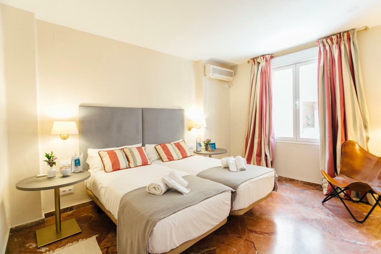 Stylish And Wide- 3Bdr 3Bth- Los Remedios Seville Luaran gambar