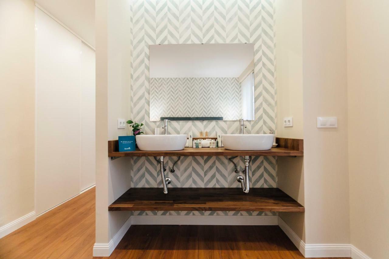 Stylish And Wide- 3Bdr 3Bth- Los Remedios Seville Luaran gambar