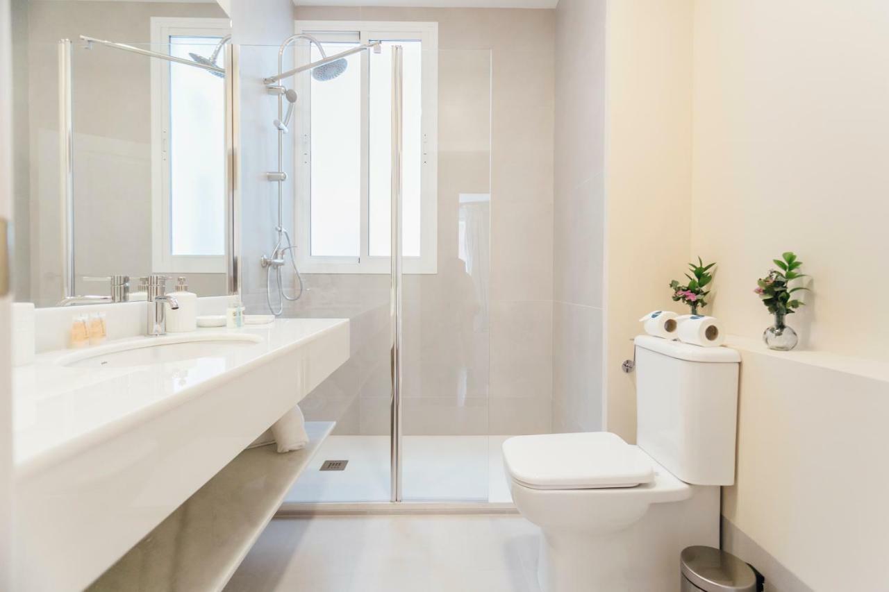 Stylish And Wide- 3Bdr 3Bth- Los Remedios Seville Luaran gambar